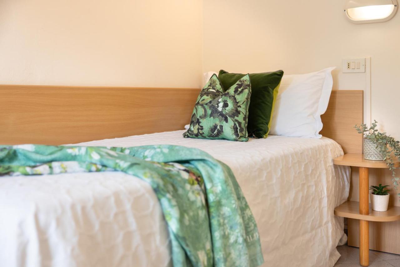 Hotel Balaton Riccione Esterno foto