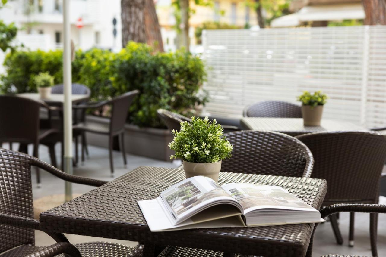 Hotel Balaton Riccione Esterno foto