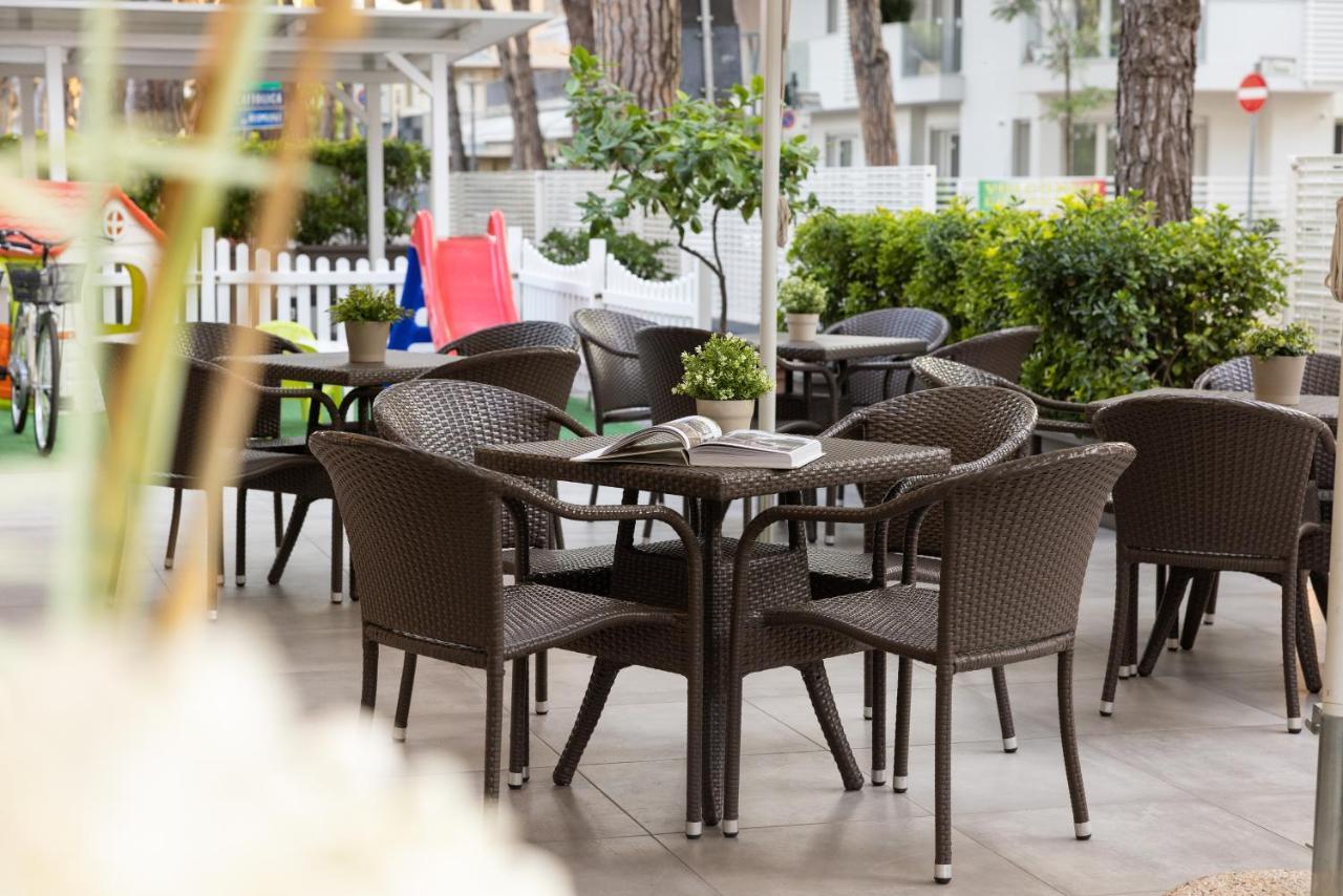 Hotel Balaton Riccione Esterno foto