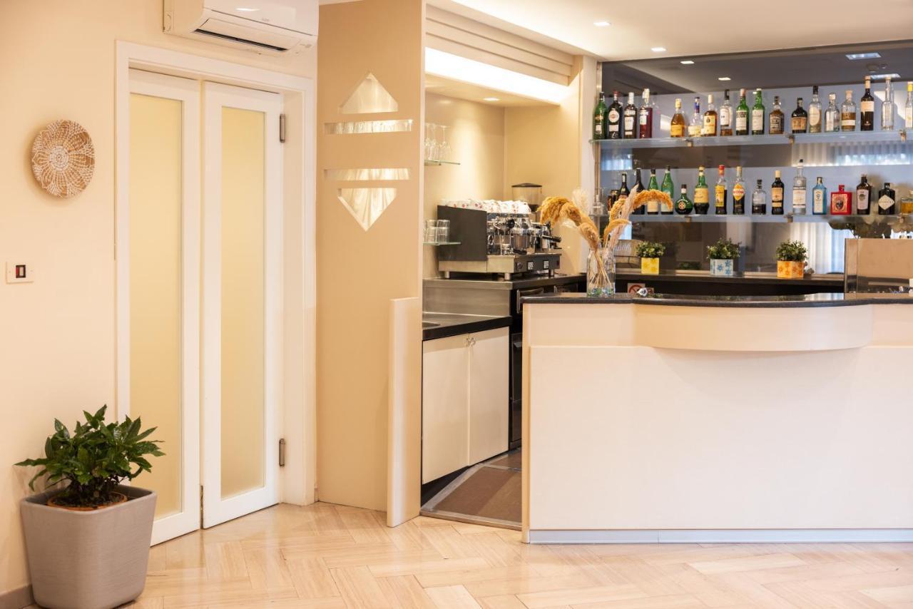 Hotel Balaton Riccione Esterno foto
