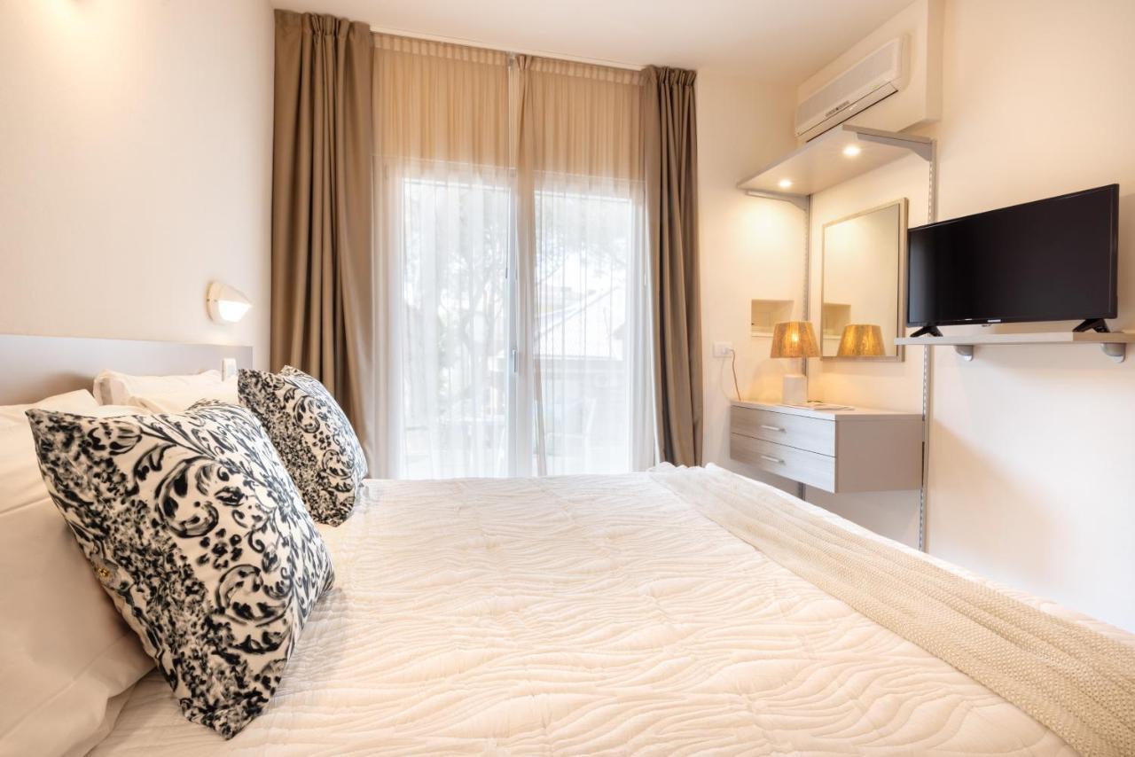 Hotel Balaton Riccione Esterno foto