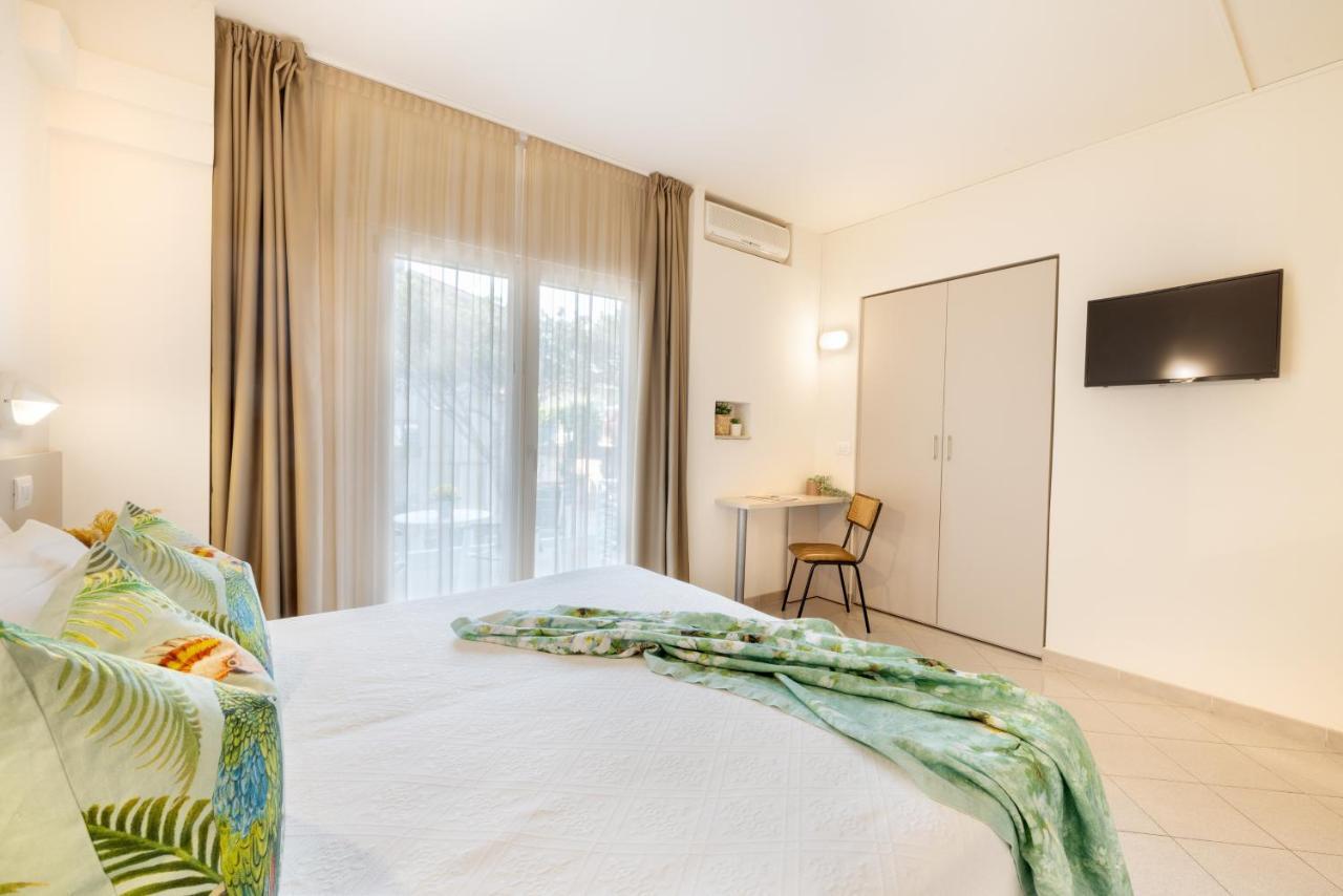 Hotel Balaton Riccione Esterno foto